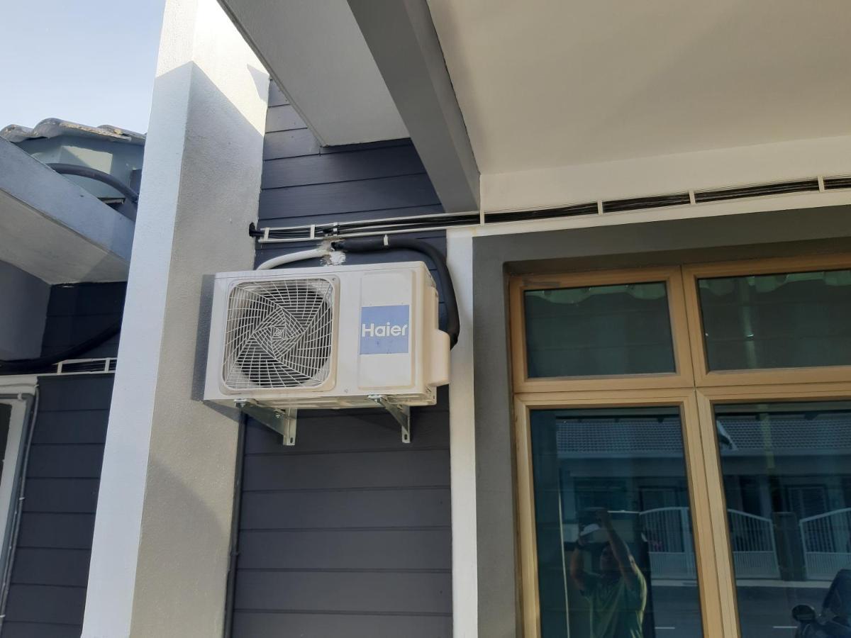 Rumah Armand Melaka 4Br Fully Aircond ภายนอก รูปภาพ