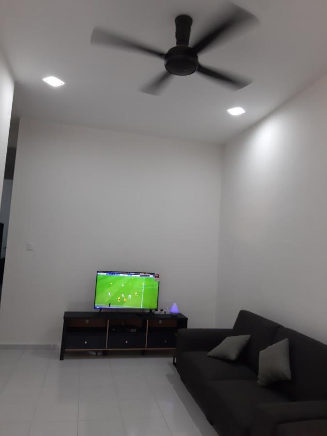 Rumah Armand Melaka 4Br Fully Aircond ภายนอก รูปภาพ