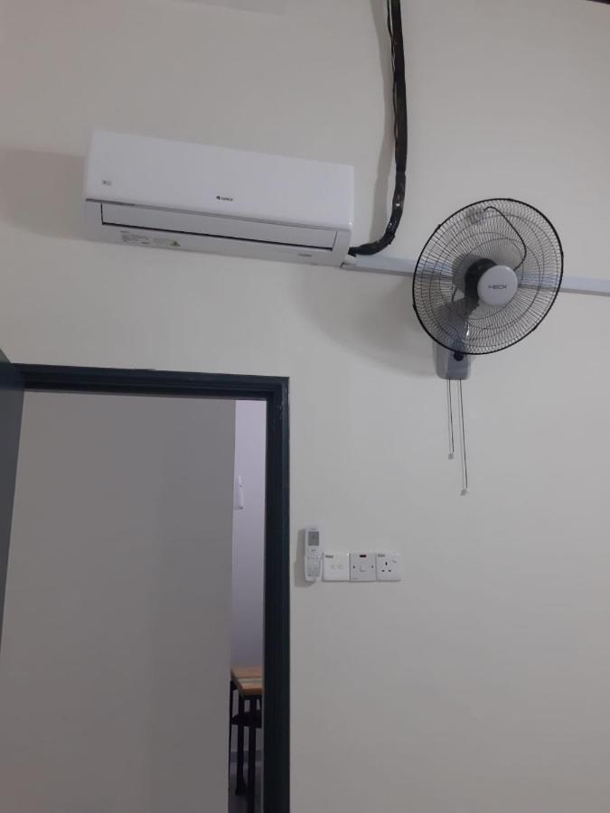 Rumah Armand Melaka 4Br Fully Aircond ภายนอก รูปภาพ